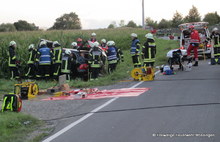 Rettungsarbeiten am Porsche