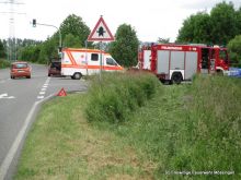 Bereits vor der Kreuzung kam der Golf von der Straße ab.