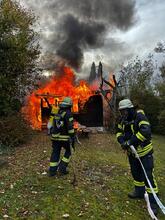 Unter Vornahme von zwei C-Rohren wurde das Feuer abgelöscht