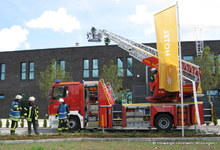 Die Drehleiter wurde in Stellung gebracht