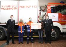 Übergabe Spendenscheck im Feuerwehrhaus Öschingen