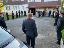 Hauptversammlung im Innenhof des Feuerwehrhaus Belsen