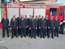 Alle geehrten und beförderten Feuerwehrangehörige mit Kommandant Bernd Strohmaier und Abteilungskommandant Thomas Lauria und dessen Stellvertreter Patrick Flammer