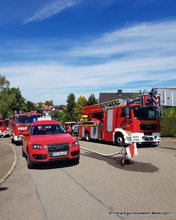 Der Löschzug an der Einsatzstelle in Belsen