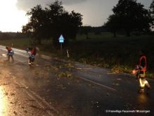 Auch auf der vielbefahrenen B27 sorgten abgebrochene Äste für ein akute Gefährdung des Verkehrs.