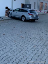 Die Einsatzstelle auf dem Parkplatz des Discounters