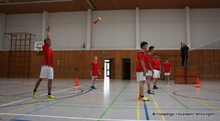 Die Jugendfeuerwehr Mössingen führt den Aufschlag durch.