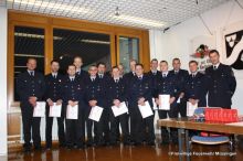 Die Beförderten (v.l.) Timo Haas, Jürgen Steinhilber, Andreas Steinhilber, Peter Sulz, Christian Streib, Christian Haug, Patrick FLammer, Uwe Gollmar, Frank Wagner, Andreas Schurr, Tobias Sulz, Rene Boll, Christoph Leipp, Tobias Sulz und abschließend Komm