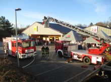 Über die Drehleiter war ein einfacher Zugang auf das Dach möglich.